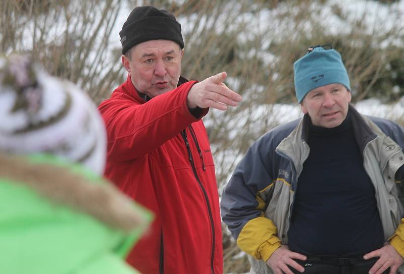 Češkovický rybník láká na netradiční disciplínu. Žehling. Ten parta recesistů kolem Petra Jasaně pořádá dvacet let.