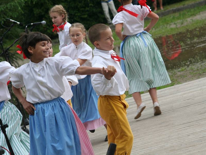 V sobotu ovládly Kořenec folklorní slavnosti.