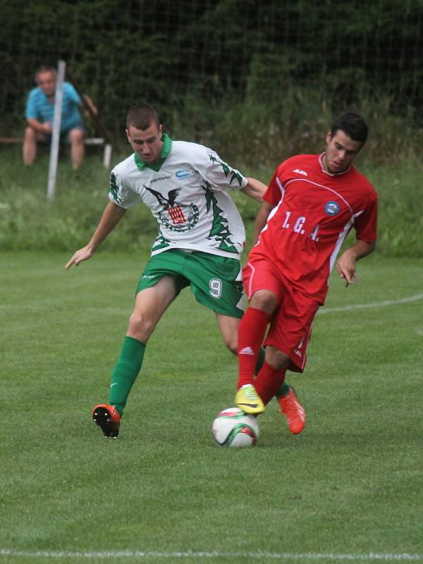 Fotbalisté Rájce-Jestřebí (v bílém) nestačili v prvním předkole krajského poháru na Kunštát. Prohráli 1:3 a v poháru končí. Kunštát byl před třemi lety ve finále. V neděli nastoupí doma proti Svratce Brno. Na vítěze pak čekají Bohunice.