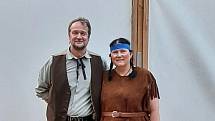 Jan Machálek v divadelním představení ve Westernovém městečku v Boskovicích jako Mr. Jones. Jeho žena jako Myší ocásek.