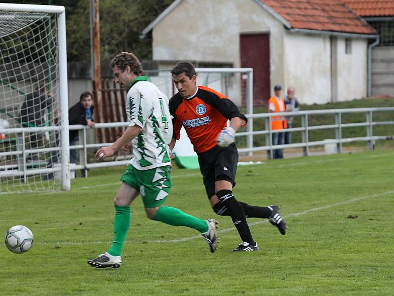 Na první podzimní vítězství čekali fotbalisté Rájce-Jestřebí v I. A třídě až do šestého kola. Na domácím trávníku Ráječtí v neděli překvapivě porazili tým z popředí tabulky Slovan Brno. Jedenáctka kouče Jaroslava Málka vyhrála 2:1.