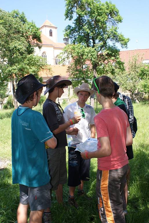 V krajském kole Svojsíkova závodu v Boskovicích se utkalo 238 skautů a skautek.