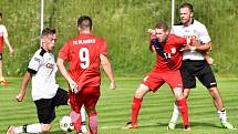 V předposledním kole fotbalové divize remizoval FK Blansko (červené dresy) se Slovanem Havlíčkův Brod 1:1.