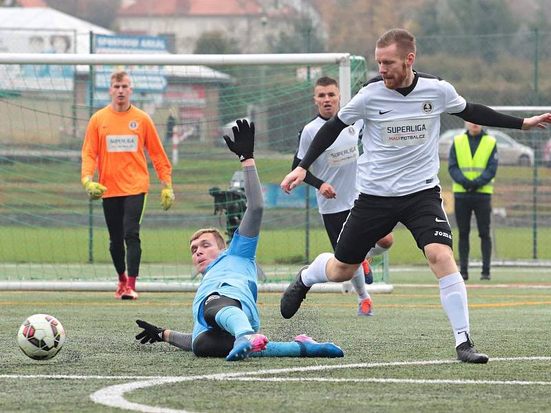 V šestém kole Superligy malého fotbalu deklasovalo Blanensko (ve světlých dresech) Prahu 7:1.