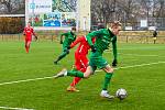 Ráječští fotbalisté (v zeleném) začnou jarní část nedělním utkáním v Ivančicích.