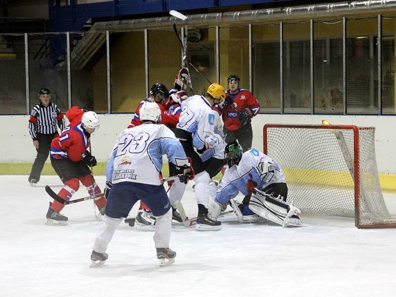 Hokejisté Blanska poprvé v sezoně vyhráli. Po nájezdech porazili Uherské Hradiště.