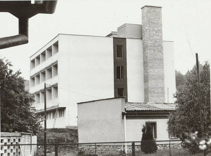 Zchátralý hotel Velen jde v Boskovicích k zemi. Po 44 letech.