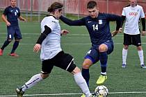 Ve 12. kole divizní skupiny D vyhráli fotbalisté FK Blansko (modré dresy) v Havlíčkově Brodu 2:0.