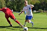 Po vítězství nad Sigmou Olomouc B (červené dresy) 3:1 se fotbalisté Blanska vyhoupli do čela tabulky Moravskoslezské ligy. Foto: Josef Kratochvíl