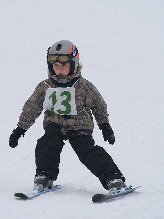 Dětský slalom v lyžařském areálu v Hlubokém u Kunštátu.