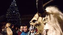 Centrum Blanska čelilo o sobotním podvečeru nájezdu krampusáků.