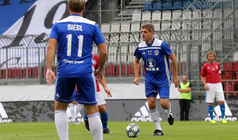 Patrik Siegl byl na hřišti i při oslavách olomoucké Sigmy.