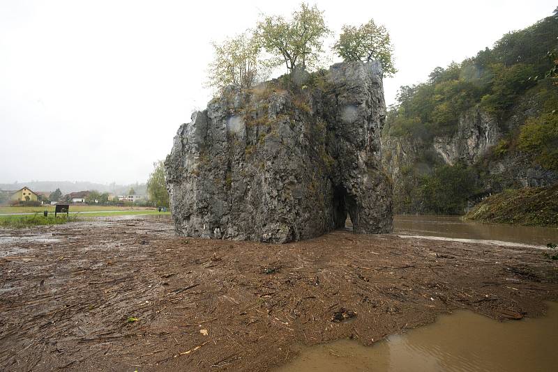 Zatopený areál Sloupsko-šošůvských jeskyní.