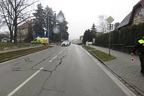 Ve čtvrtek ráno došlo v blanenské ulici Sadová k dopravní nehodě. Řidič osobního auta Mazda CX-5 přijížděl z vedlejší ulice Stařeckého a při odbočování na hlavní ulici Sadová došlo ke střetu s chodkyní
