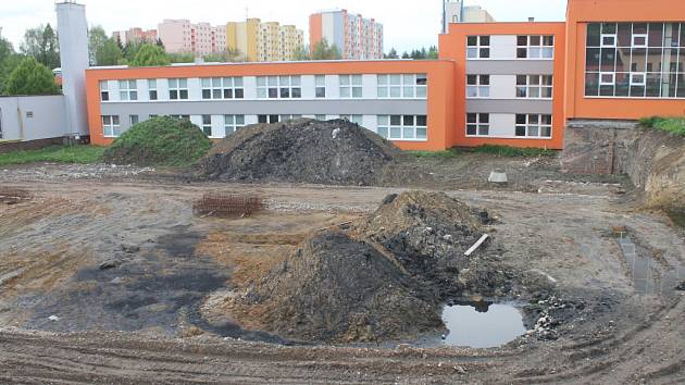 Nevyužitou jámu, která zůstala po rozestavěné boskovické sportovní hale, má nahradit centrum polytechnické výchovy.
