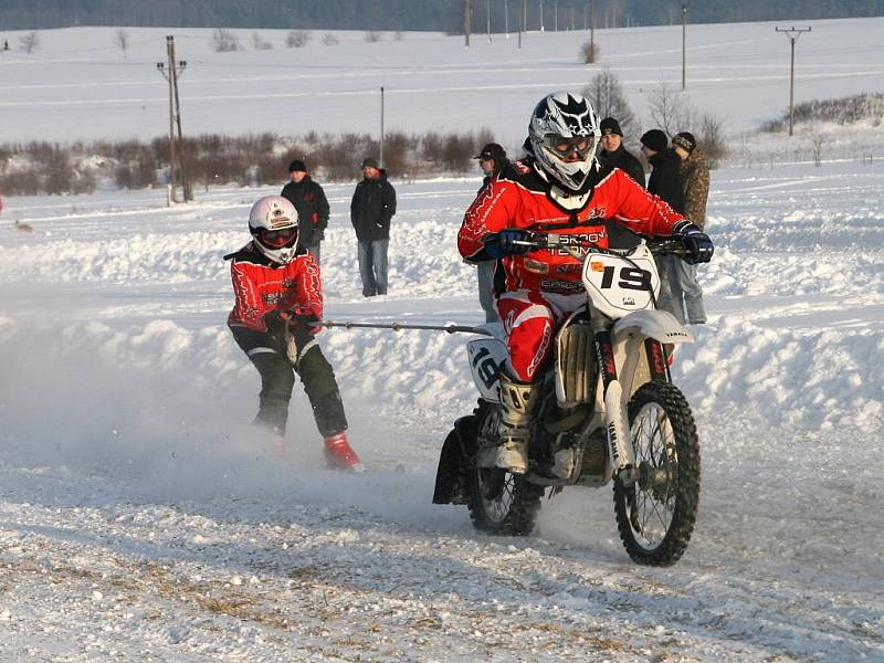 V Benešově-Pavlově se jel první z letošního seriálu závodů v motoskijöringu na Drahanské Vrchovině.