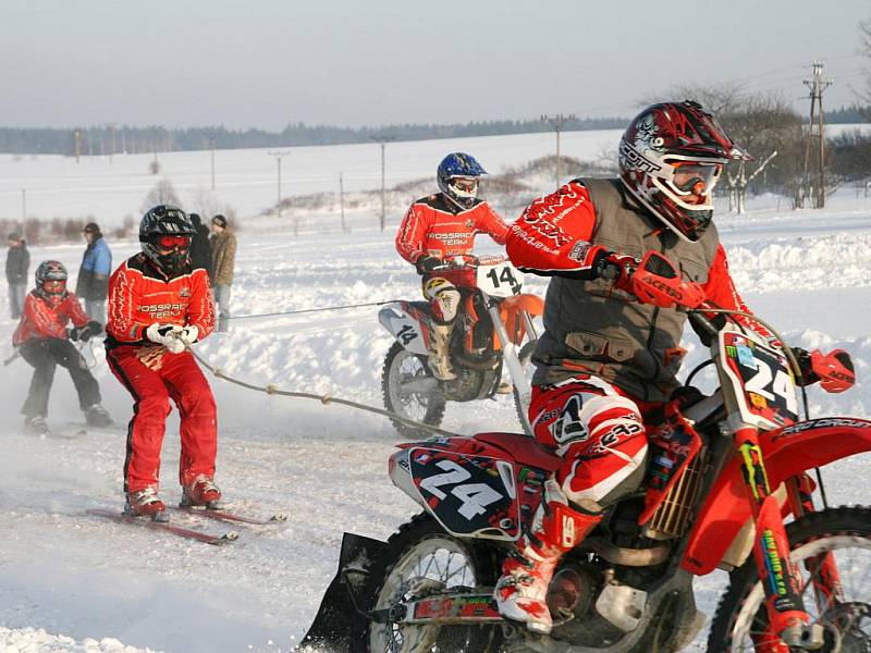 V Benešově-Pavlově se jel první z letošního seriálu závodů v motoskijöringu na Drahanské Vrchovině.