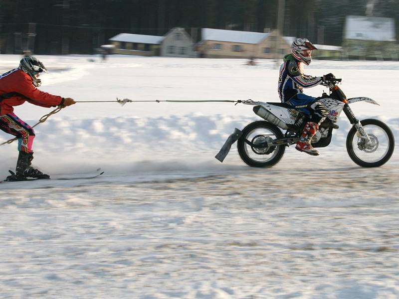 V Benešově-Pavlově se jel první z letošního seriálu závodů v motoskijöringu na Drahanské Vrchovině.