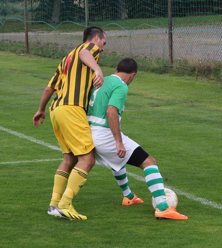 Fotbalisté Jedovnic porazili Rájec 2:0 a vedou tabulku.