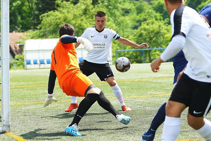 Blanensko (v bílých dresech) na domácím hřišti porazilo v úvodním čtvrtfinále Plzeň 5:1.