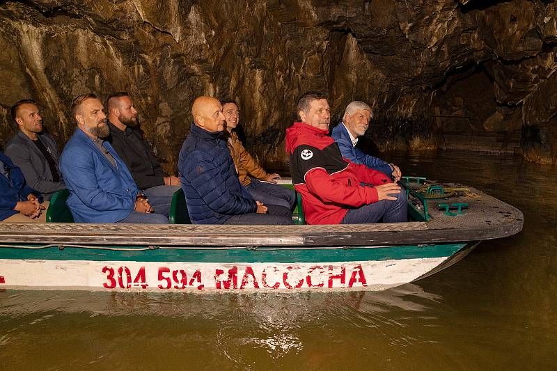 Český prezident Petr Pavel zavítal při své návštěvě Jihomoravského kraje také do světoznámých Punkevních jeskyní v Moravském krasu na Blanensku.