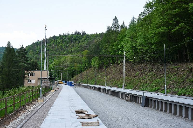 Nové nástupiště ve stanici Babice nad Svitavou.