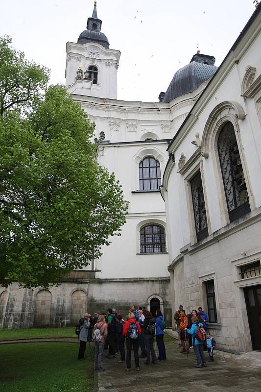 Poutníci vyrazili v neděli z Velehradu do Mikulova. Římskou cestou. V pondělí šli úsek Křtiny - Brno.