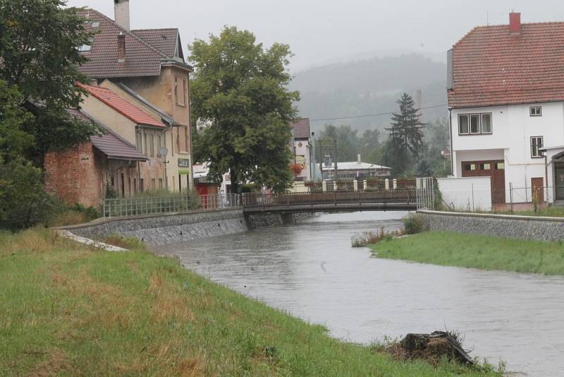 Ve čtvrtek se rozvodnily řeky a potoky na Blanensku. Zvýšená byla například Svitava v Letovicích. Druhého povodňového stupně dosáhla Křetínka v Prostředním Poříčí.