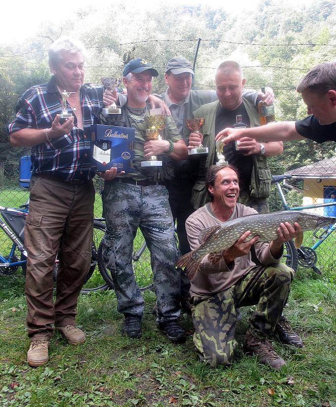 Memoriál Lubomíra Dáni. Rybářské závody na řece Svitavě pořádali Adamovští už počtvrté jako vzpomínku na předčasně zesnulého kamaráda. V sobotu se lovilo v okolí adamovského splavu. O putovní pohár soutěžila necelá dvacítka rybářů.