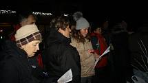 V Doubravici nad Svitavou zpívali koledy na náměstí u vánočního stromu.