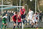 V 11. kole moravskoslezské divize D remizovali fotbalisté FK Blansko (v červeném) s FC Žďas Žďár nad Sázavou 1:1.