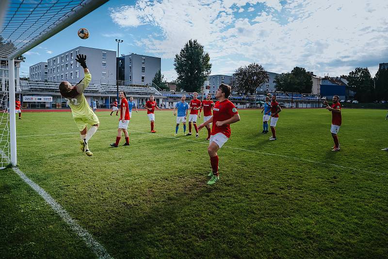 Fotbalisté Boskovic (v modrém) obdrželi na hřišti Moravské Slavie tři branky.