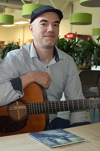 Multiinstrumentalista Ondra Kozák.