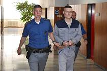Kamil Kolář si odpykává trest za napadení strážníka v Letovicích. S obnovou soudního řízení ve středu u Okresního soudu v Blansku neuspěl.