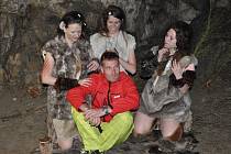 Návštěvníky ve Sloupsko-šošůvských jeskyních tento víkend uvítali neandertálci.