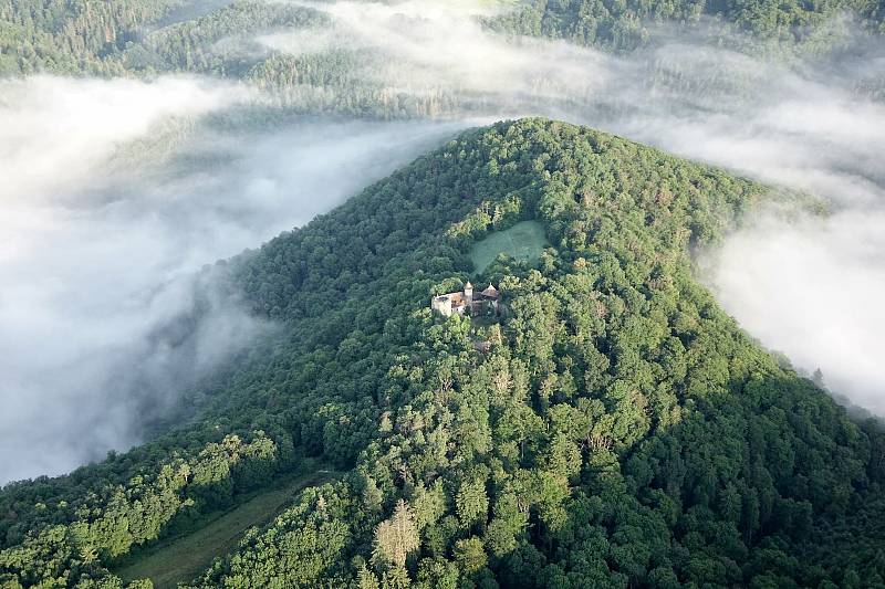 Dobré ráno Blanensko! Paraglidista Petr Buchta nafotil krajinu z ptačí perspektivy.