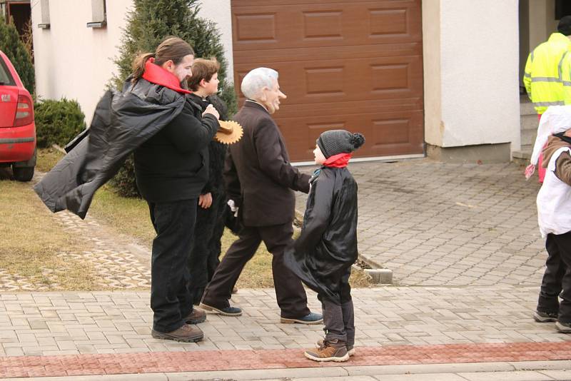 Průvodem a maškarní zábavou pro dospělé i karnevalem pro děti oslavili masopust v Benešově. Foto: Jiří Vaněrek