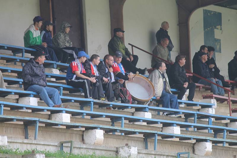 Fotbalisté Blanska porazili Tasovice (ve žlutém) 3:1.