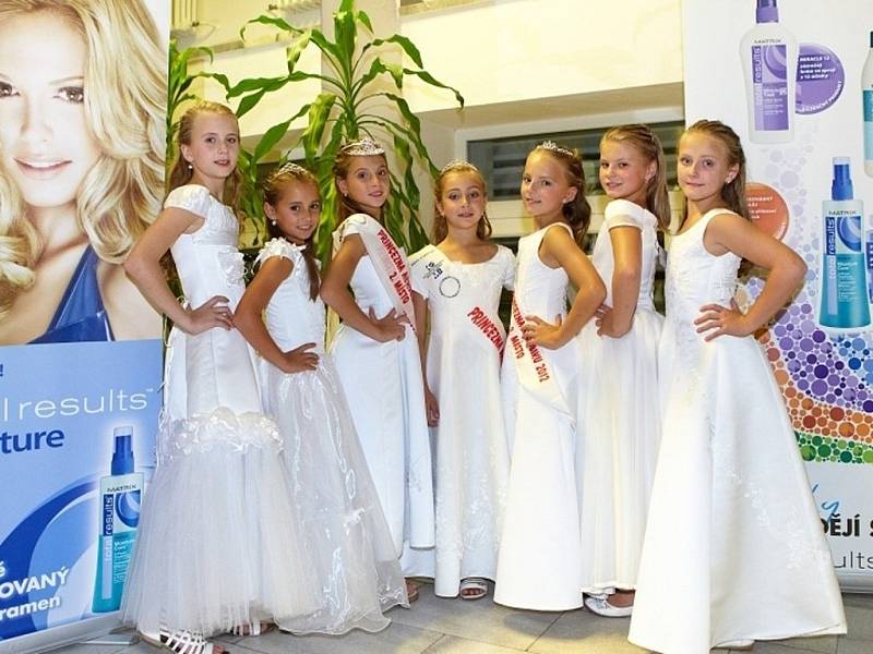 V blanenském Dělnickém domě v sobotu vyhlásili vítězky soutěží Dívka a Princezna aerobiku 2012.