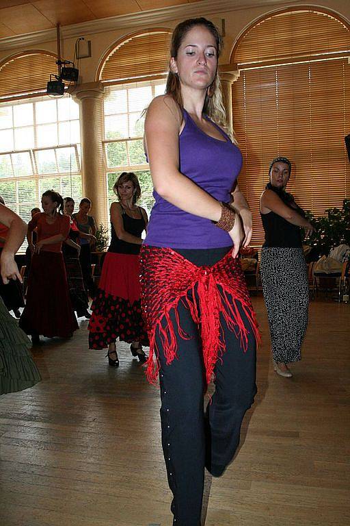 Tradiční festival iberské kultury začal v Boskovicích. Od středy fungují hudební a taneční dílny (na snímku lekce flamenca pro pokročilé), na večerních koncertech v Brně, Boskovicích a v Bratislavě se představí umělci z celého světa.