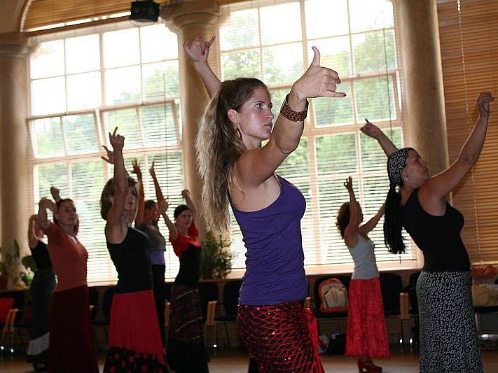 Tradiční festival iberské kultury začal v Boskovicích. Od středy fungují hudební a taneční dílny (na snímku lekce flamenca pro pokročilé), na večerních koncertech v Brně, Boskovicích a v Bratislavě se představí umělci z celého světa.