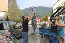 Do Blanska se v pátek ráno vrátily dvě zrestaurované sochy.