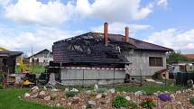 Požár poničil část novostavby rodinného domu v Habrůvce.