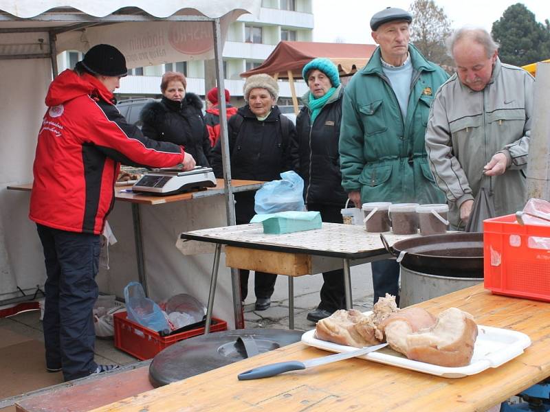 Na náměstí Republiky v Blansku se ve čtvrtek konaly letos poprvé Farmářské trhy.