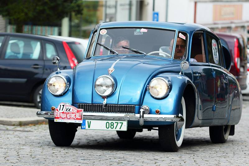 Bugatti, Bentley, Tatra nebo Praga. Veteráni těchto značek projeli v neděli Blanenskem.