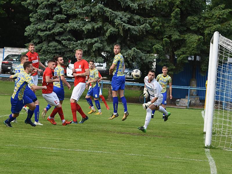 V dalším kole divize prohráli fotbalisté MSK Břeclav (žluté dresy) s FK Blansko 1:4.