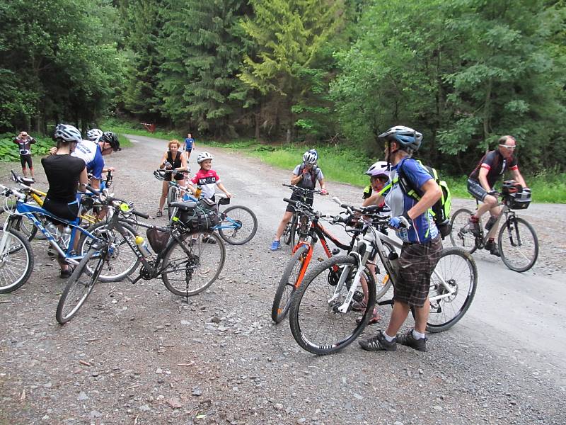 Klepačovská skupina cyklistů vyráží na kolech každou druhou sobotu v měsíci.