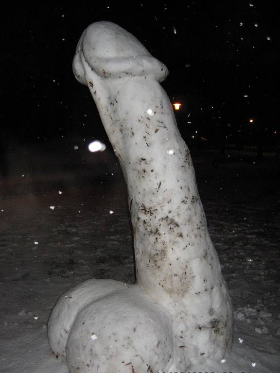 Obří sněhový penis