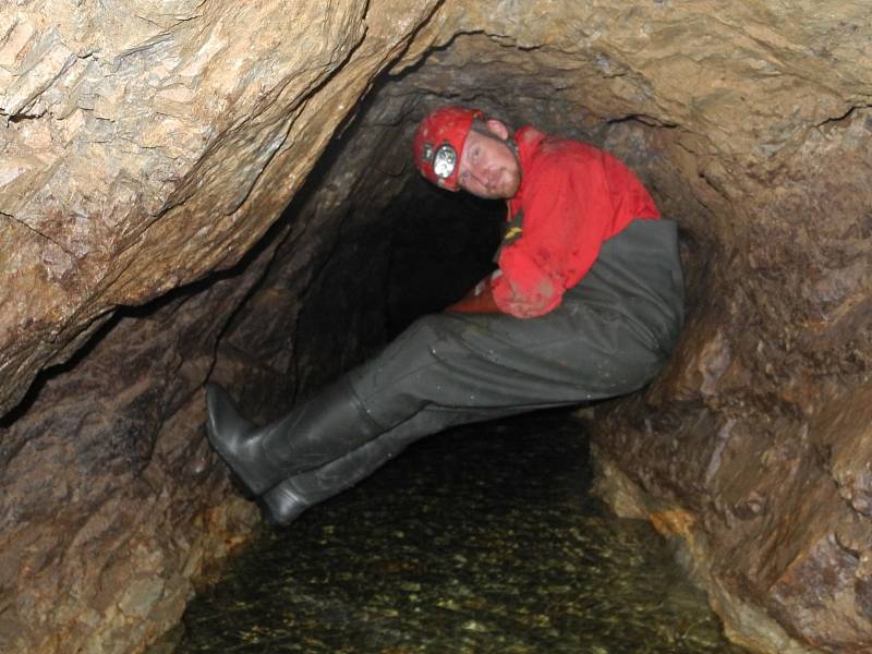 Správa jeskyní Moravského krasu má nového vedoucího. Na začátku ledna vystřídal Jiřího Hebelku jeho dosavadní zástupce šestatřicetiletý Jakub Gabriš z Blanska (na snímku). Speleolog, který posledních několik let pracoval na oddělení péče o jeskyně.