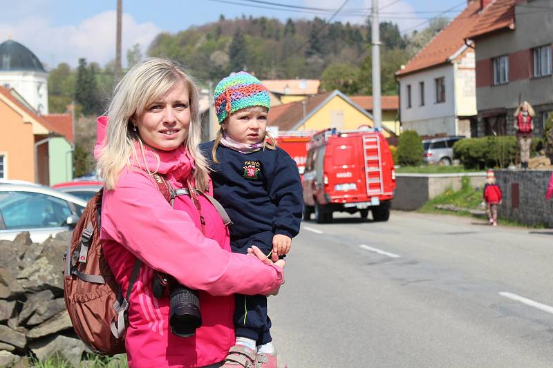 Ve Křtinách se v neděli konala šestnáctá hasičská pouť. Dorazila na ni zhruba čtyřicítka sborů dobrovolných hasičů. Ti předvedli historickou techniku i ukázky zásahů.